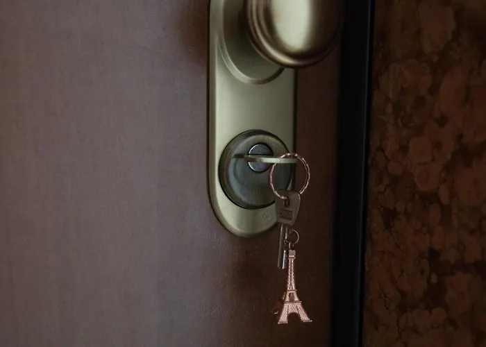 Away From * ורונה