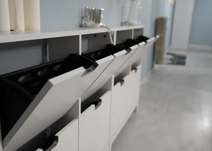 Away From * ורונה