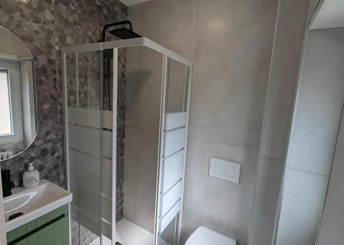 Away From ורונה