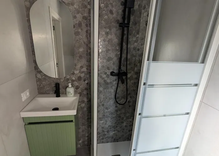 Away From דירה *